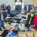 Dâmboviţa: Percheziţii într-un caz de nerespectare a drepturilor de autor; indisponibilizate haine, pantofi, parfumuri şi genţi