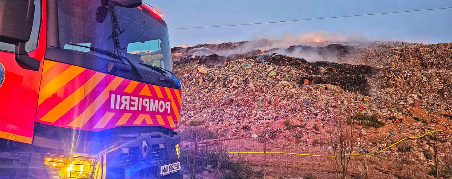 Dâmboviţa: Groapa de gunoi Aninoasa arde de o zi; târgoviştenii sfătuiţi să închidă geamurile