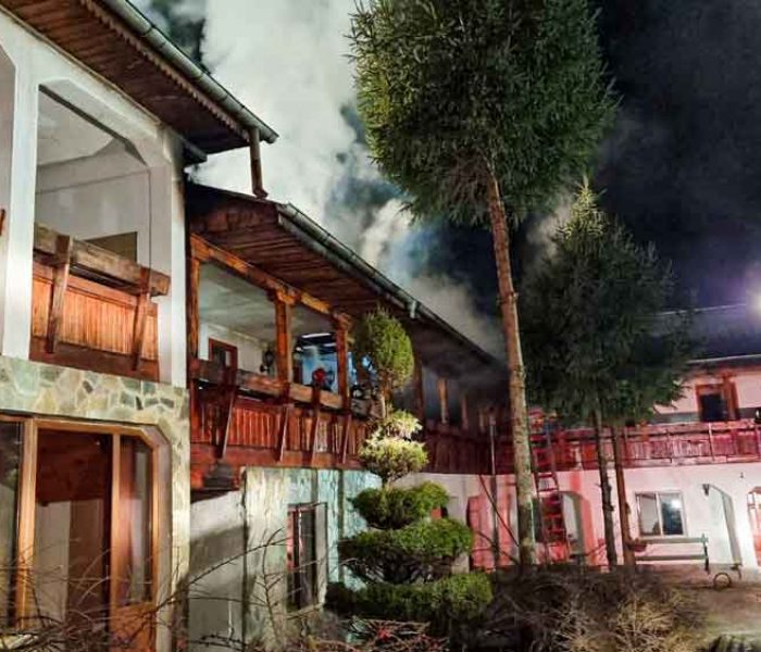 S-a stabilit cauza incendiului de la Mănăstirea Nucet: O sudură făcută în acea zi