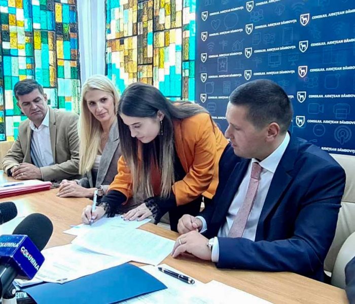 Dâmboviţa: Internship la consiliul judeţean, şase tineri acceptaţi în program