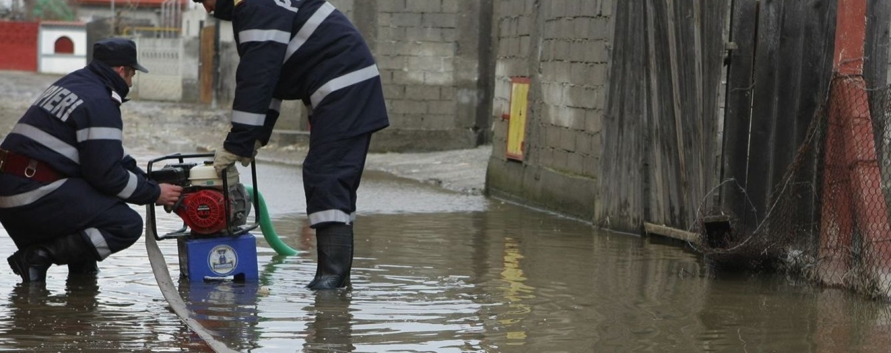 Dâmboviţa: Gospodării din cinci localităţi, afectate de inundaţii