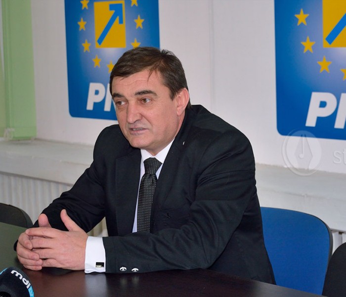 Iulian Vladu (PNL Dâmboviţa): Cardurile de sănătate sau cum să-ţi baţi joc de popor, instituţionalizat!