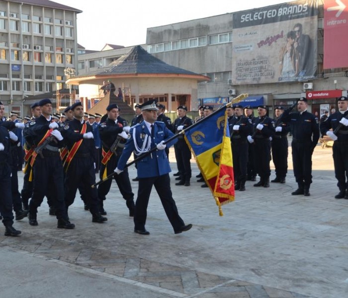 Ceremonial de înmânare a drapelului de luptă pentru Centrul de Perfecţionare al Jandarmilor de la Ochiuri