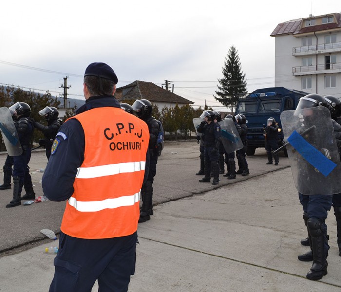 Exerciţiu complex de antrenament al jandarmilor la Centrul de la Ochiuri