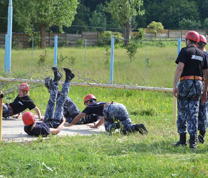 Studenţii anului I din cadrul Academiei de Poliţie s-au pregătit la Ochiuri