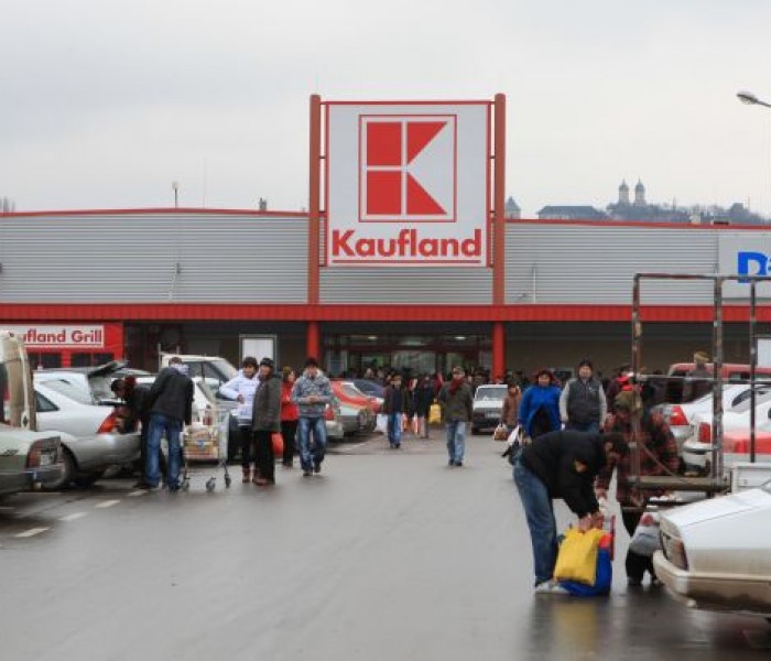 Târgovişte: Scandalagii de la Kaufland reţinuţi pentru 24 de ore