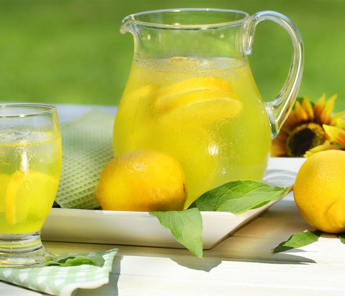 Citeşte cu poftă! – 6 reţete delicioase de limonadă pentru o vară caniculară