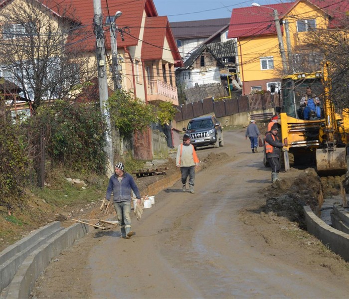 Lucrările de modernizare a infrastructurii continuă la Pucioasa