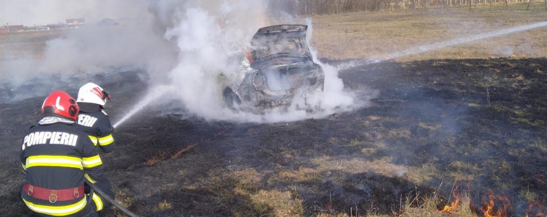 Dâmboviţa: Autoturism în flăcări în Produleşti
