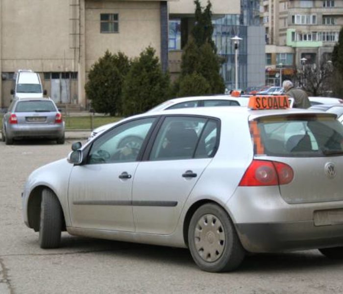 IPJ Dâmboviţa: Instructori auto sancţionaţi pentru nerespectarea traseelor