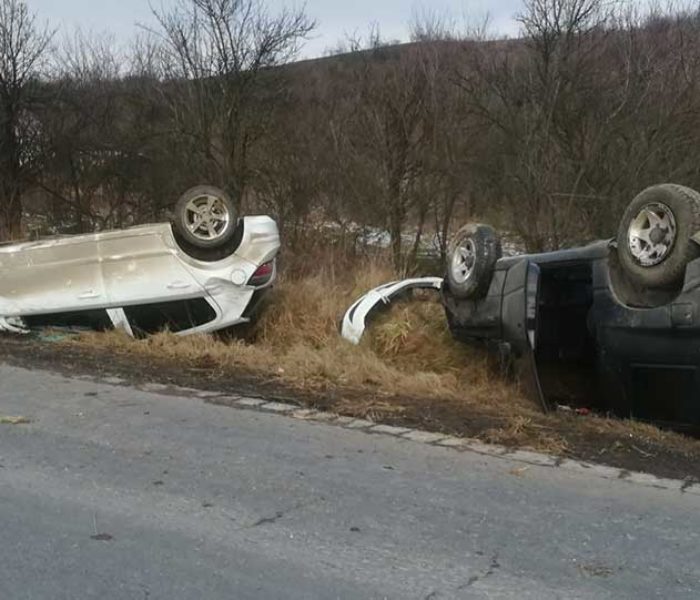 Dâmboviţa: Două maşini răsturnate pe DN 72A, în urma unui accident