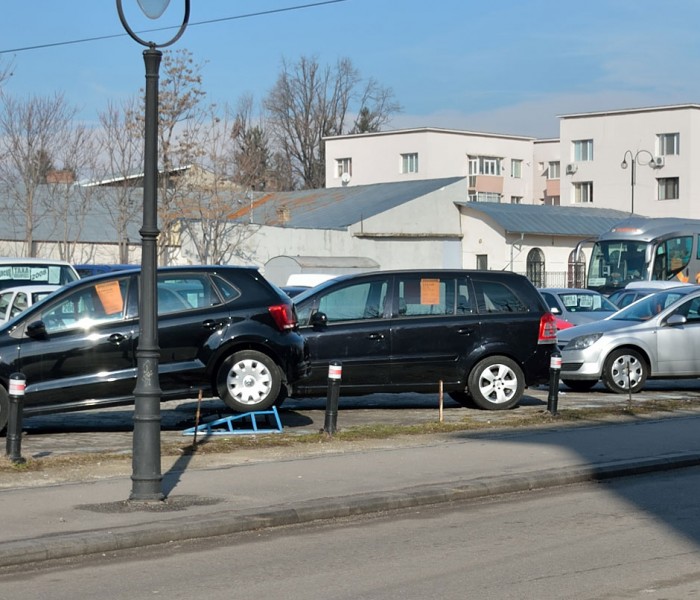 Târgovişte: Maşinile de vânzare, interzise pe domeniul public