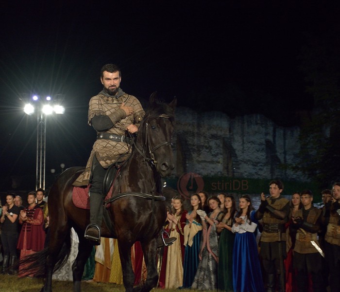 Vlad Miriţă: Ne bucurăm că publicul a primit bine spectacolul medieval Dracula de la Târgovişte