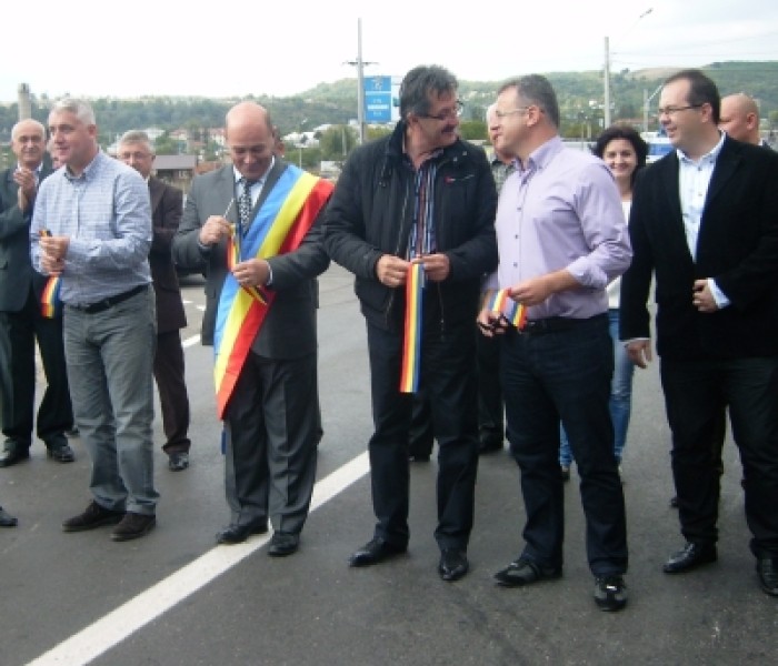 Drumul de legătură între Moreni şi Prahova şi un parc pentru copii în Moreni, inaugurate sâmbătă