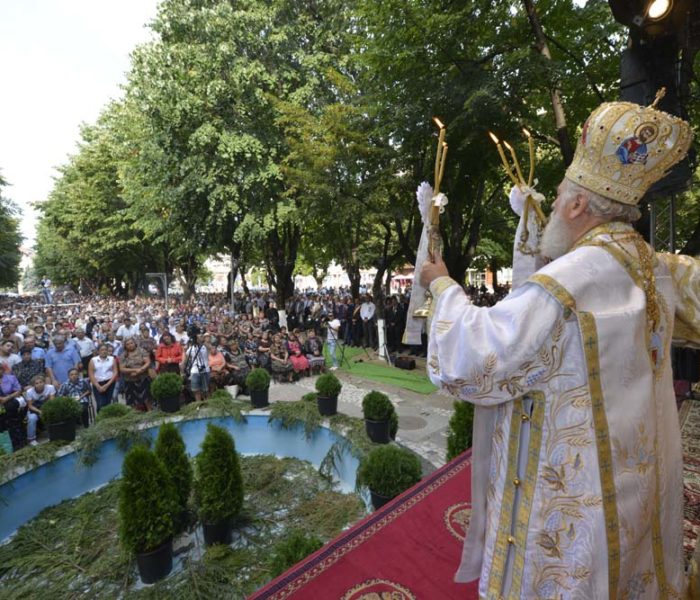 Dâmboviţa: Mii de credincioşi aşteptaţi vineri la sărbătorirea Sf. Nifon, la Târgovişte