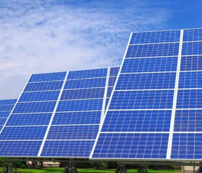 Primăria Târgovişte vrea să construiască un parc fotovoltaic pe 50.000 de metri pătraţi cu bani europeni