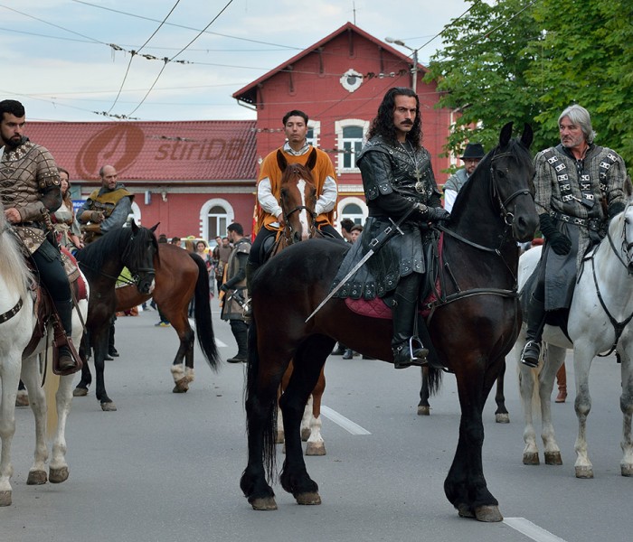 Paradă medievală la Festivalul Dracula de la Târgovişte (foto)