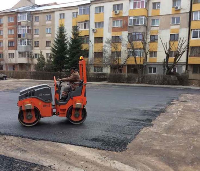 Târgovişte: Garaje demolate şi parcare construită în zona blocurilor C6-C10 din micro 3