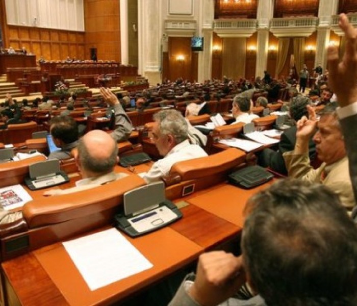 Aproape jumătate dintre parlamentarii de Dâmboviţa au plecat din partidul în care au fost aleşi