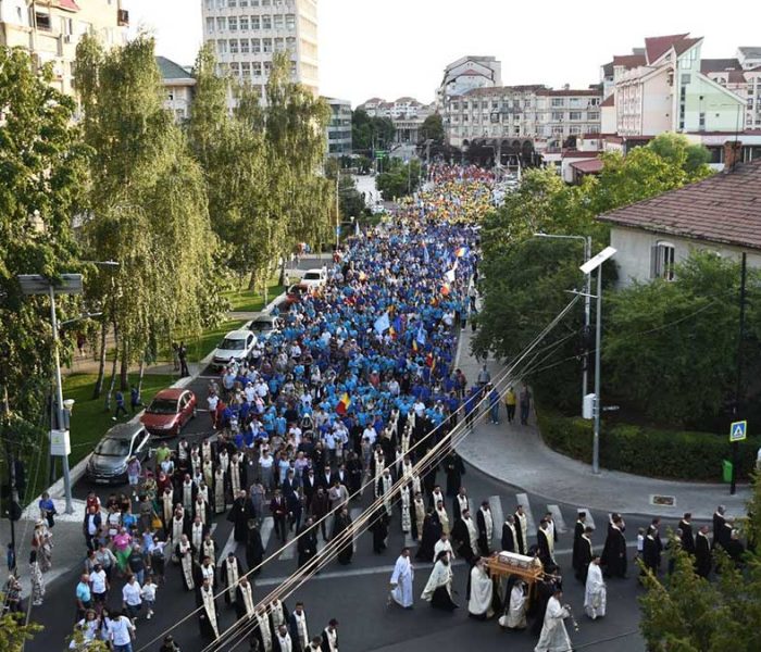 Târgovişte: Aproape 4.000 de tineri în pelerinaj în preziua sărbătoririi Sf. Nifon