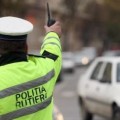 Târgovişte: Focuri de armă trase de poliţişti pentru oprirea unui tânăr care a furat o maşină