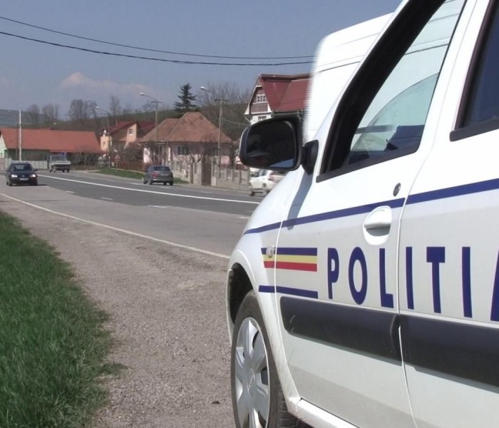 Dâmboviţa: Bărbat de 75 de ani, găsit decedat în maşină, în faţa casei