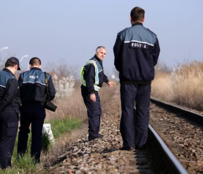 Dâmboviţa: Maşină lovită de tren la Hagioaica, două persoane rănite