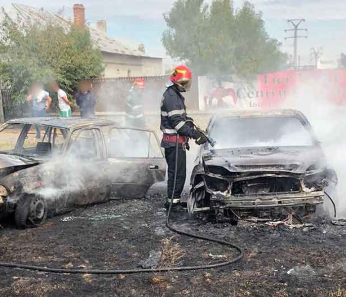 Dâmboviţa: Două maşini au ars, în timp ce se încerca transferul de combustibil de la una la alta