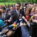 Victor Ponta, baie de mulţime la Nucet