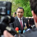 Victor Ponta, baie de mulţime la Nucet