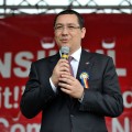 Victor Ponta, baie de mulţime la Nucet