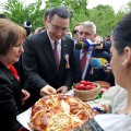 Victor Ponta, baie de mulţime la Nucet