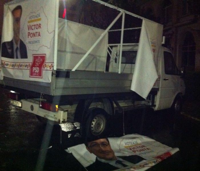 PSD Dâmboviţa acuză că i-a fost vandalizat un autovehicul de campanie (foto)