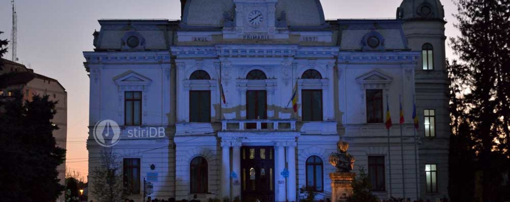 Primăria Târgovişte va fi luminată în albastru, pentru a marca Ziua Internaţională de Conştientizare a Autismului