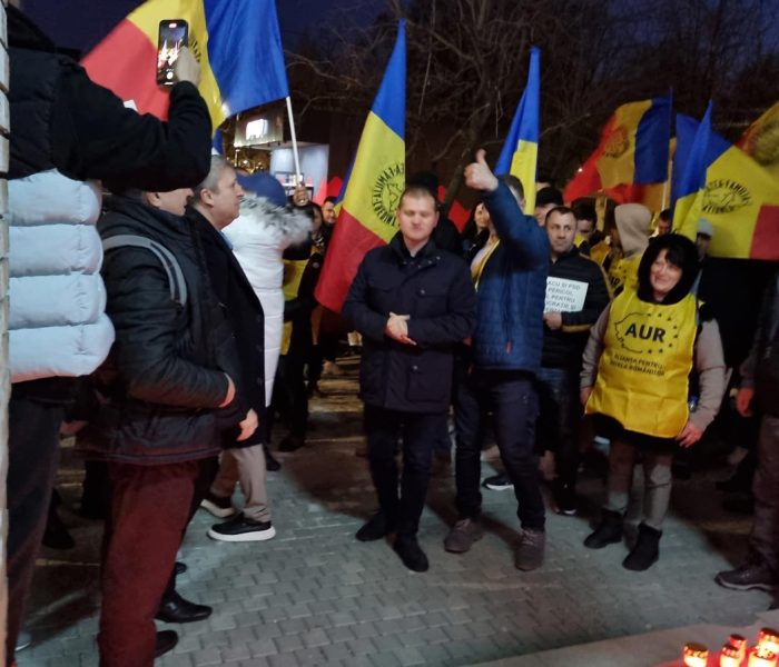 Dâmboviţa: Peste 200 de membri şi simpatizanţi AUR au protestat în faţa sediului PSD