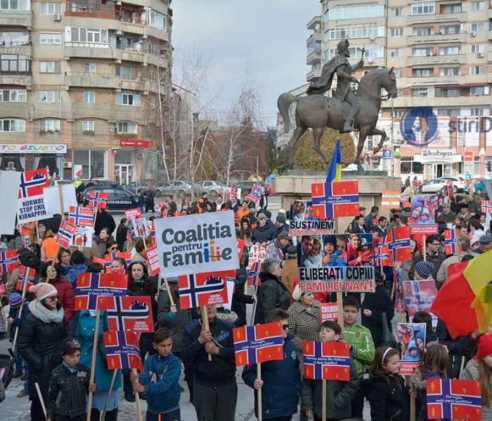 Târgovişte: Miting de solidaritate cu familia Bodnariu din Norvegia