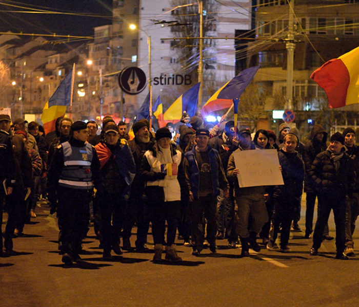 Peste 1.000 de persoane au protestat, sâmbătă, pe străzile Târgoviştei