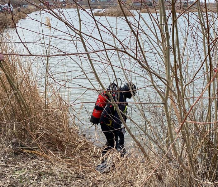 Dâmboviţa: Bărbat de 65 de ani găsit înecat într-un lac din Vişina