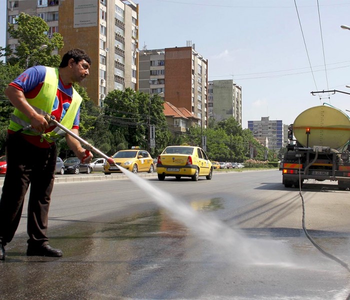 Străzile din Târgovişte vor fi spălate cu şampon