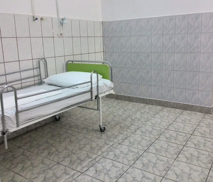 Târgovişte: Asistent medical reţinut, după ce a bătut două minore internate la Psihiatrie
