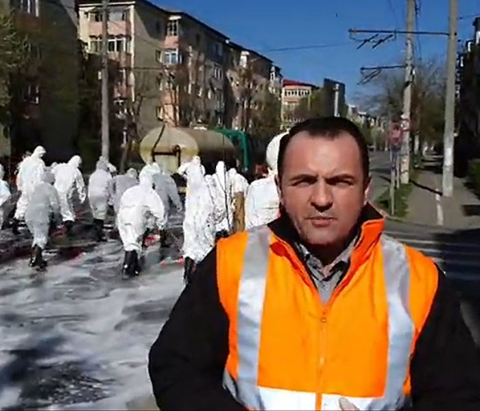 Târgovişte: Acţiune de igienizare în forţă în municipiu, fiecare stradă e spălată (video)