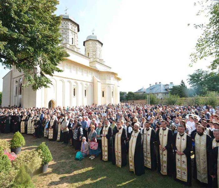 Târgovişte: Număr mare de credincioşi la sfinţirea Mănăstirii Stelea