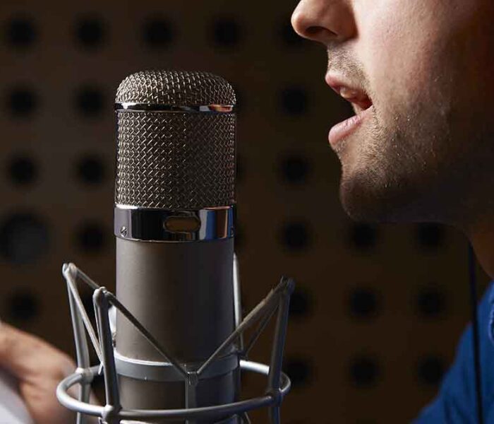 Vrei sa îți faci un studio de voice-over? Află de ce echipamente ai nevoie!