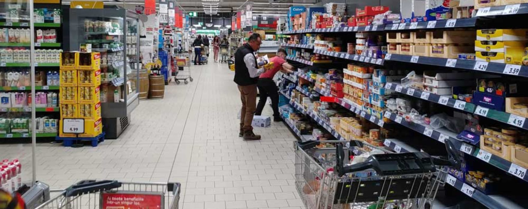 #Covid-19 Târgovişte: În supermarketuri sunt stocuri de mâncare, s-au vândut soluţiile de curăţenie (14 martie)