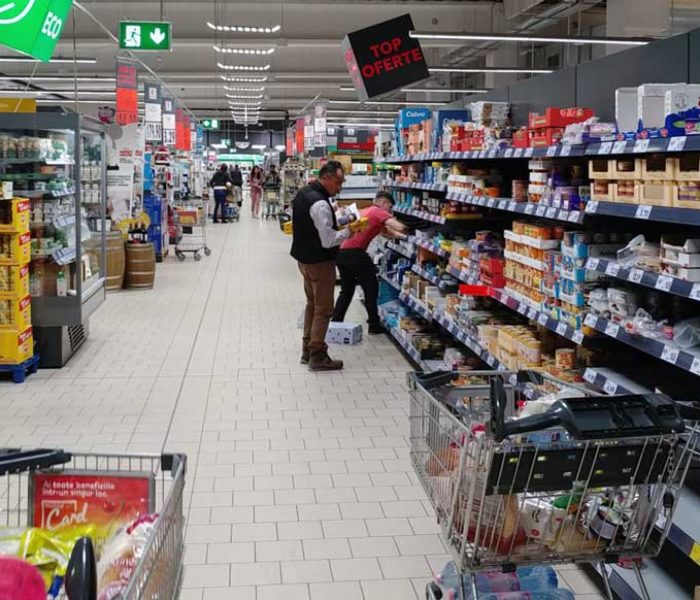 #Covid-19 Târgovişte: În supermarketuri sunt stocuri de mâncare, s-au vândut soluţiile de curăţenie (14 martie)