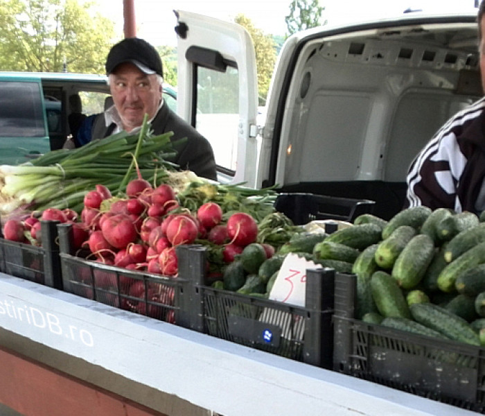 Târg de produse, inaugurat la Tătărani