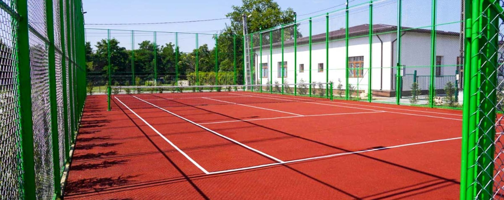 Dâmboviţa: Teren de tenis la Bucşani