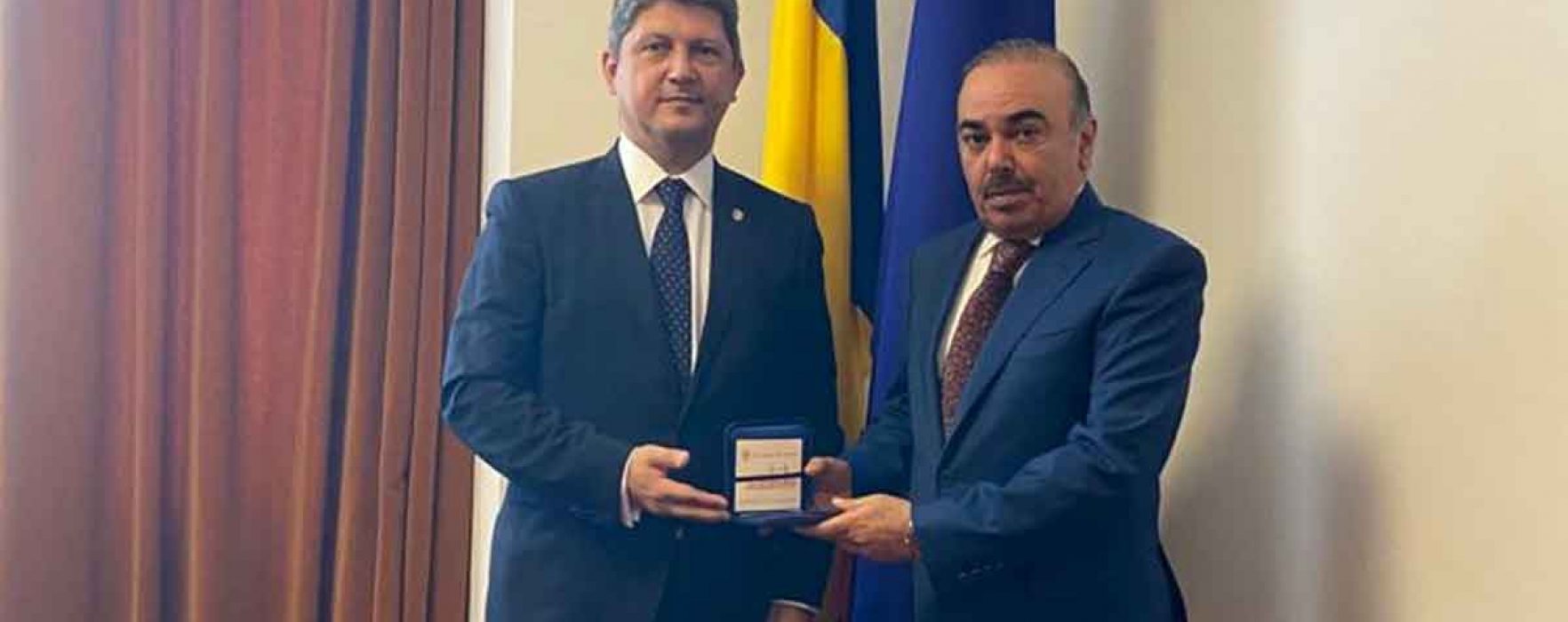 Întrevederi diplomatice și în vacanța parlamentară. Senatorul Titus Corlățean, întâlnire cu ambasadorul Statului Qatar în România