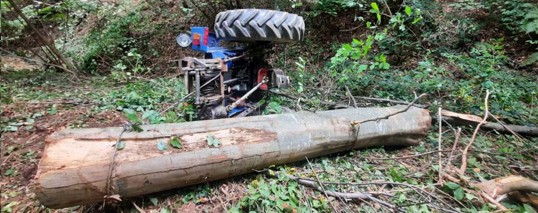 Dâmboviţa: Bărbat mort, după ce a fost prins sub tractor