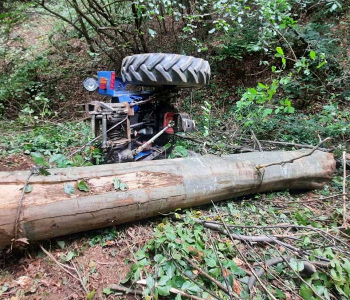 Dâmboviţa: Bărbat mort, după ce a fost prins sub tractor